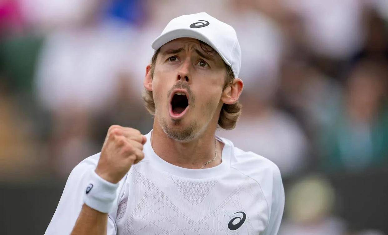 包含日本网球队鏖战意大利网球队，费德勒绝境逆转的词条