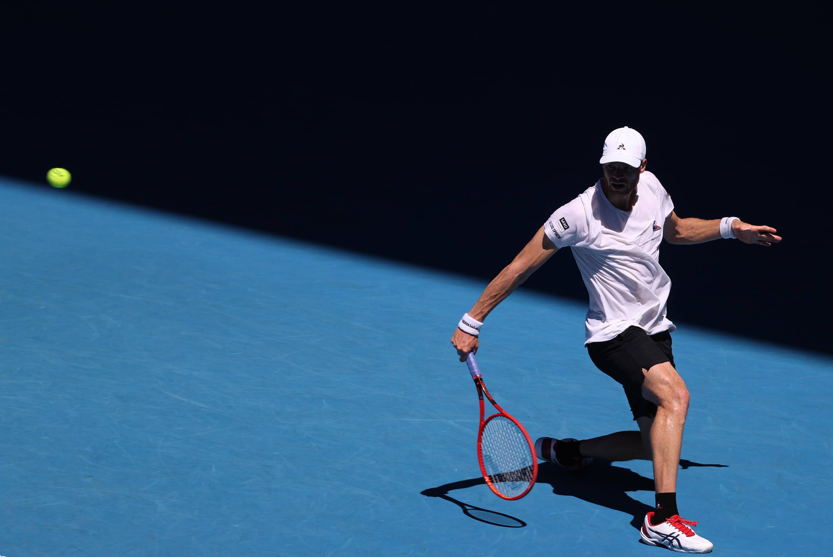 包含美国网球队逆转澳大利亚网球队，纳达尔完成帽子戏法的词条