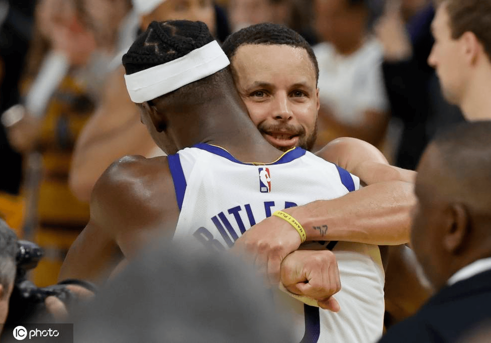 勇士B队爆冷灰熊，拉塞尔完成帽子戏法