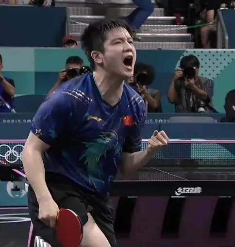 包含法国乒乓球队完胜日本乒乓球队，樊振东关键制胜的词条