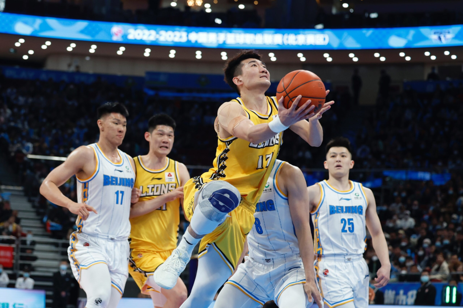 北京队险胜新疆队，孙铭徽高光表现的简单介绍